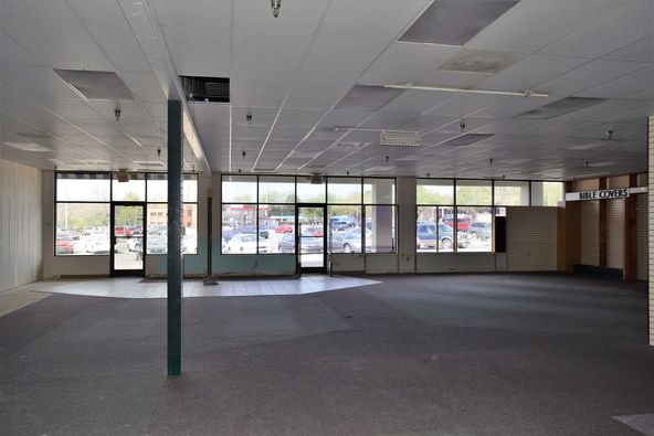 Manhattan Place Shopping Center: 1175 Oak Ridge Turnpike, Oak Ridge, TN 37830